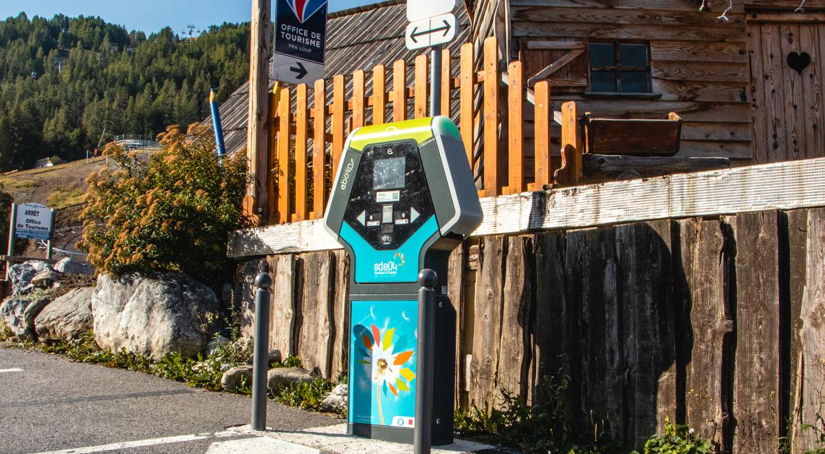 Borne de recharge pour véhicules électriques de l'Office de Tourisme de Pra Loup - Borne de recharge pour véhicules électriques
