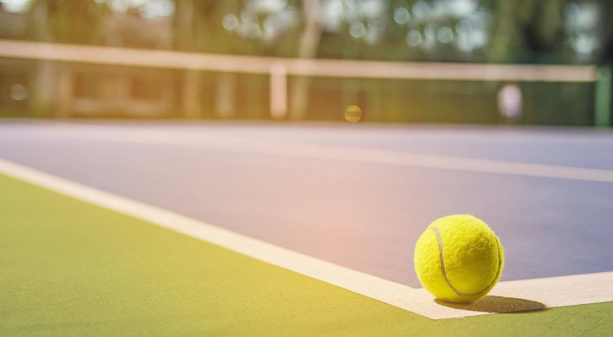 tennis-ball-hard-court-corner-line