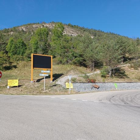Panneau virage carrefour d'Allos